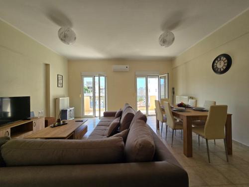 Korithion Apartment | Oceanfront Maria Beach Apartment with Top Amenities in Korinth