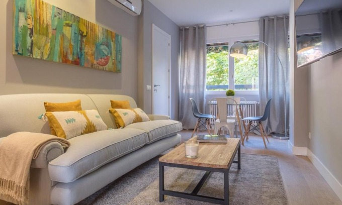 El Viso Apartment | Family-Friendly Stay at Maria de Molina II - Great Reviews!