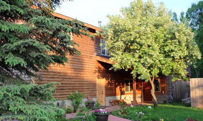 Campbell Park Bed & Breakfast | Relaxing Retreat at Maria's Creekside B&B - Rated 9.4/10