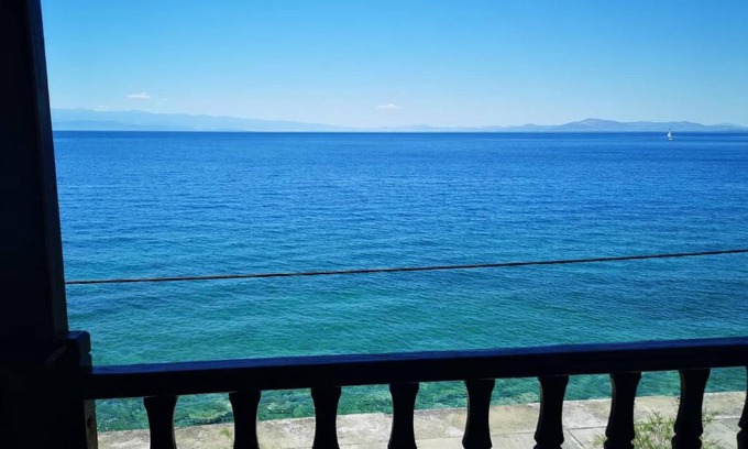Afissos Apartment | Maria's Studios: Oceanfront Getaway with Perfect Ratings