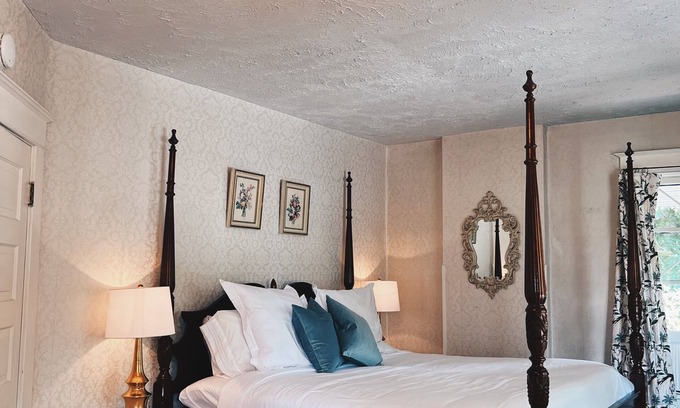 Logan Bed & Breakfast | Experience Comfort at Marianna Stoltz House: 4-Star Retreat