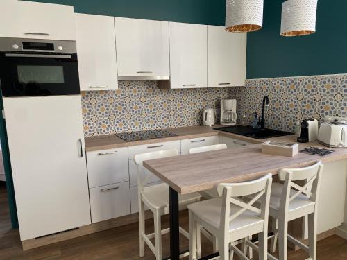 Bergerac Apartment | Marianne 6: Oceanfront Getaway with Pool & Child-Friendly Perks