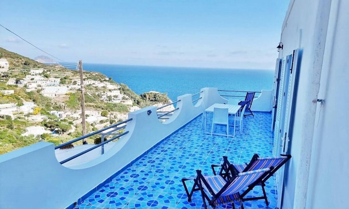 Le Forna House | Cozy Maridea Ponza Apartment with Bay View Terrace