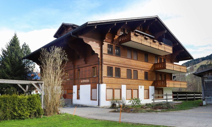 Saanen Apartment | Experience Marie-Soleil Sud: Lake Views & Spa Retreat
