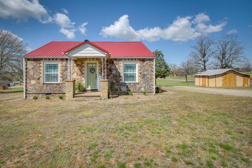 Subiaco House | Peaceful Subiaco Retreat Steps from Lake Dardanelle