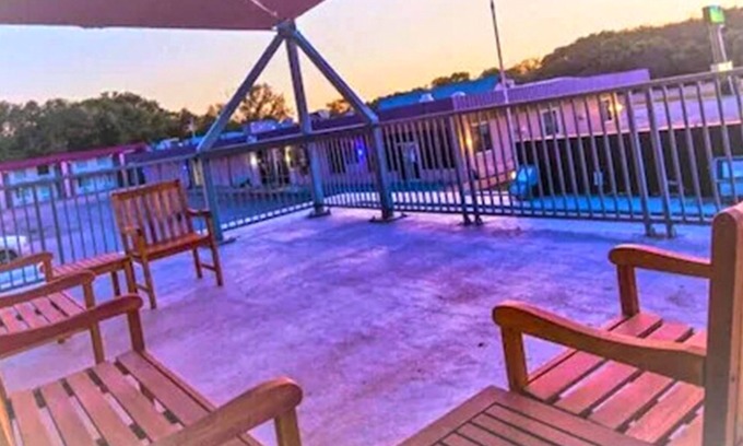 Salina Hotel | Relax at Marifah Inn with Spa, Breakfast & Eco Amenities