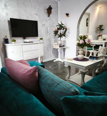 Kastelli House | Discover Marilidia House: 10/10 Rated Family Retreat