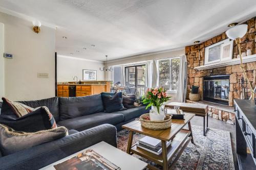 Olympic Valley Apartment | Experience Marillac by AvantStay: Ski Cabin with Balcony