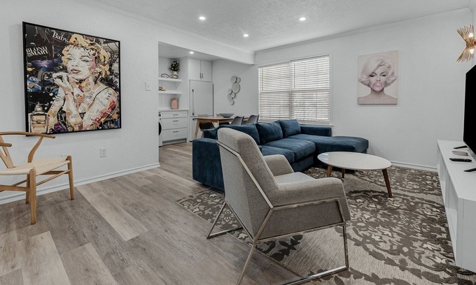 Royal Bryan Apartment | Convenient 2-Bedroom Stay Near A&M with King Beds