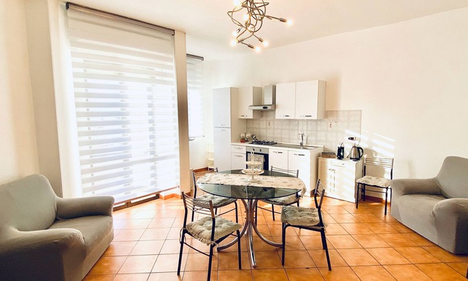 Gragnano Apartment | Marilyn's House: Ideal Location Near Sea, Mountains & Art