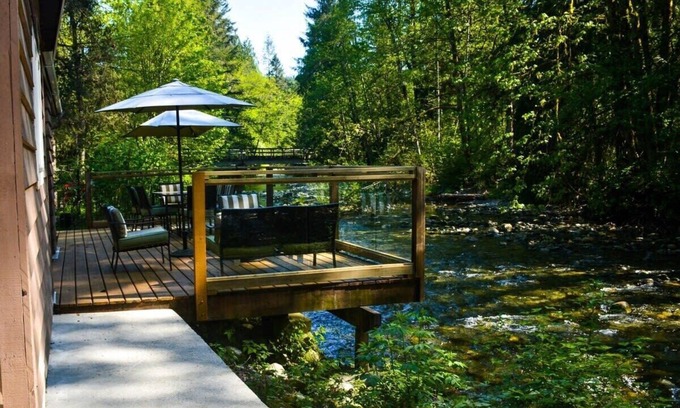 Maple Ridge House | Discover Marin Riverside Lodge: Family-Friendly Getaway