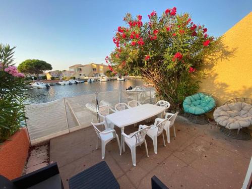 Le Barcares Villa | Marina 5P: Poolside Getaway Near Beach and Shops