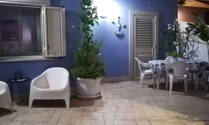 Casuzze House | Oceanfront House with Garden in Marina di Ragusa, Guest Rated 9.8