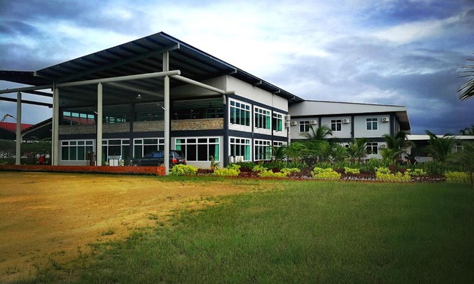 Solomon Islands Hotel | Discover Marina Hotel: Pet-Friendly with Pool & Restaurant