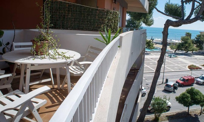 Silvi Apartment | Oceanfront Marina: Pet-Friendly Retreat with Great Reviews