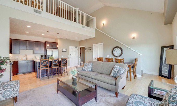 Spring Lake Condo | Marina, Pool & Balcony: Modern Spring Lake Condo