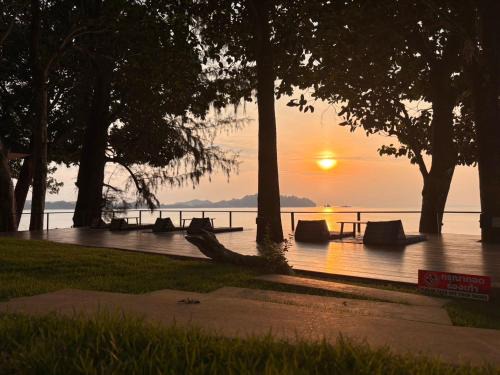 Ranong Resort | Relax at Marina Resort Koh Phayam Ranong with Ocean Views