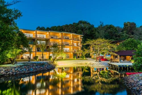 Klong Son Hotel | Discover Marina Sands Resort: 4-Star Oceanfront Retreat