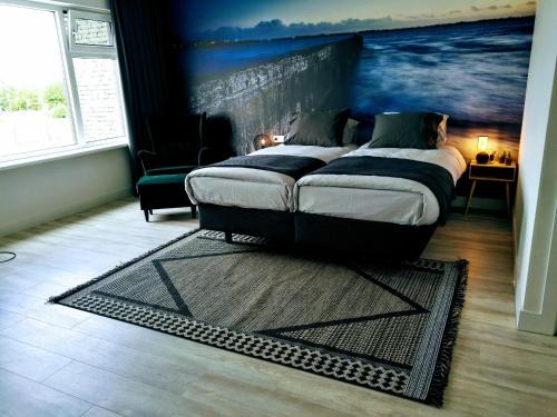 Lemmer House | Oceanfront Marina Strand Appartement with Pool and Family Fun
