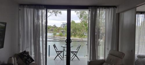 Maribyrnong Apartment | Riverside Retreat: Marina View Apartment in Melbourne
