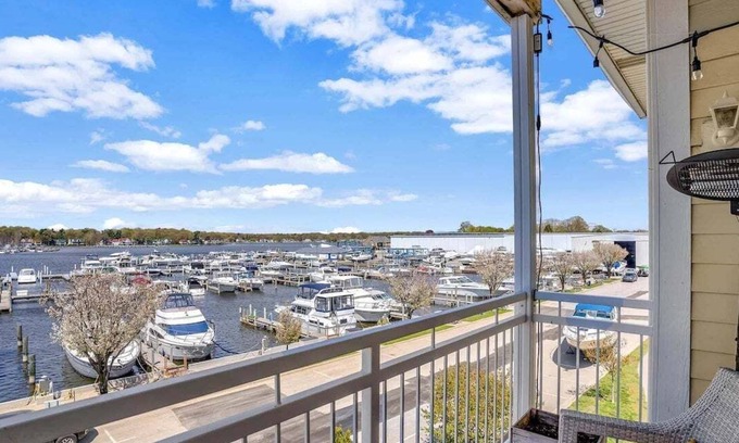 Spring Lake Condo | Scenic Condo with Marina View & Pool Access Near Dining