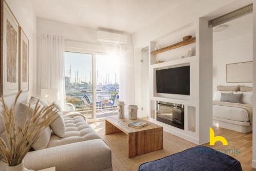Pasalimani Apartment | Marina View Haven - King Beds and Cosy Fireplace
