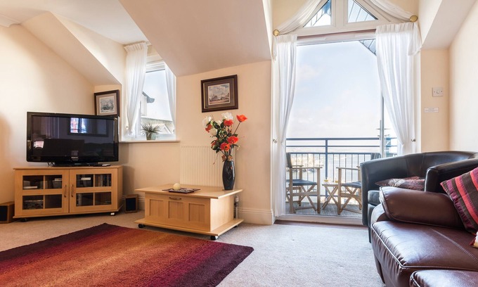 Brixham Apartment | Oceanfront Apartment with Breathtaking Marina Views