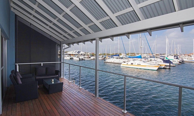Geographe House | Scenic Marina Views with Free WiFi and Kayaks Included
