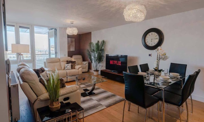 Kemptown Apartment | Scenic Marina Views in a Family-Friendly 2 BD Flat