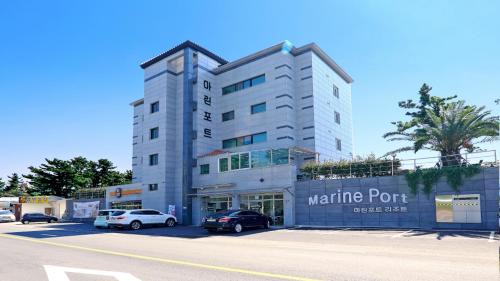 Gangjeong-dong Resort | Family-Friendly Marine Port Resort with Kitchen Access