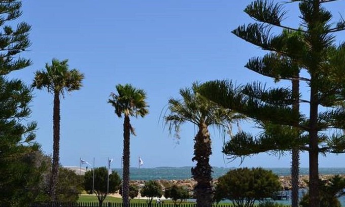 South Fremantle Apartment | Guest Rated 10/10: Marine Terrace Beach Studio Awaits