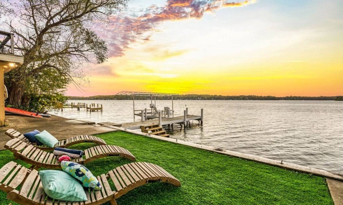 Delafield House | Unforgettable Mariner Harbor: 5BR Lake House & Beach Access