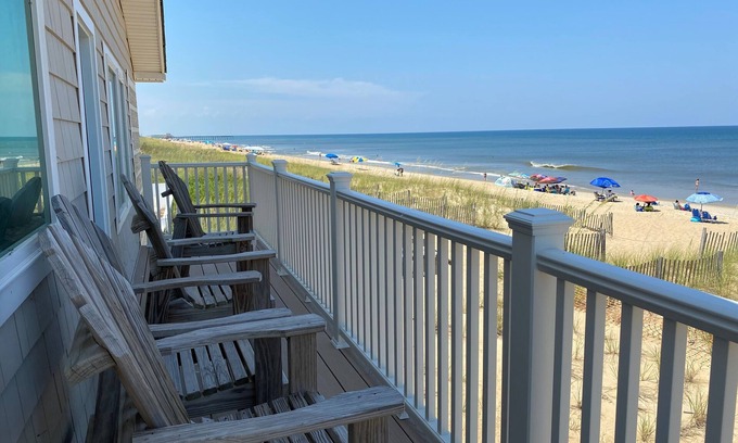 Kill Devil Hills Hotel | Cozy Retreat at Mariner Inn and Suites with Pool & Dining