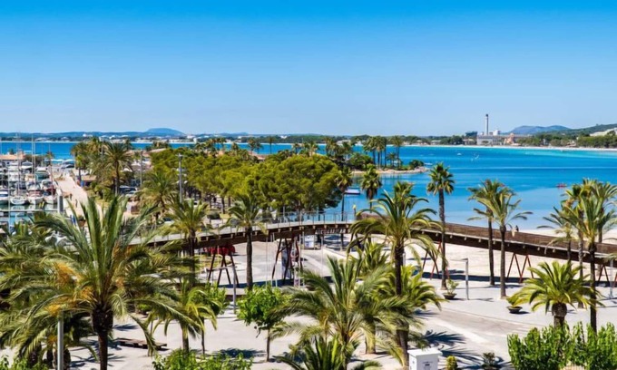 Alcudia Apartment | Experience Mariners 4 with Oceanfront Views and Spa