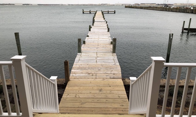 Willoughby Spit Cottage | Oceanfront Mariners Cove 4 Bedroom Cottage with Great Amenities