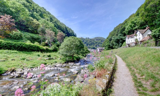 Lynmouth House | Pet-Friendly Mariners House: Ideal for Families & Groups