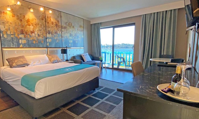 Batemans Bay Hotel | Seaside Comfort at Mariners on the Waterfront Hotel