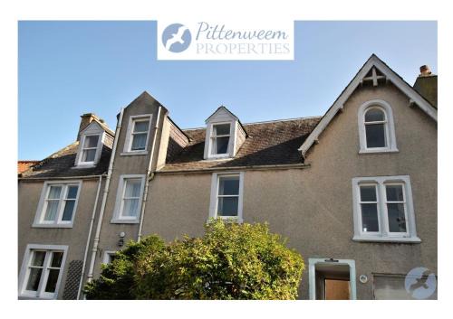 Crail Apartment | Guest Rated 9.1 - Mariners Retreat: Family-Friendly Haven