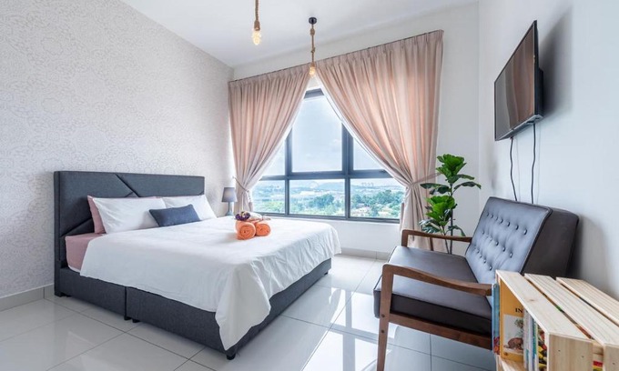 Sungai Buloh Apartment | Modern Mario's Suite with MRT Access & Infinity Pool