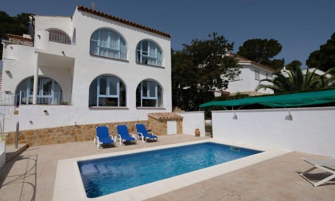L'Ampolla House | Experience Oceanfront Bliss at Mariona by Interhome
