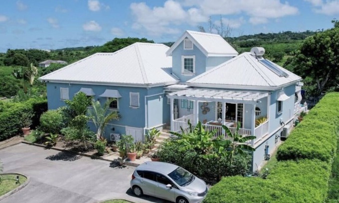 Gibbes Villa | Mariposa House: Oceanfront Oasis with Unmatched Views