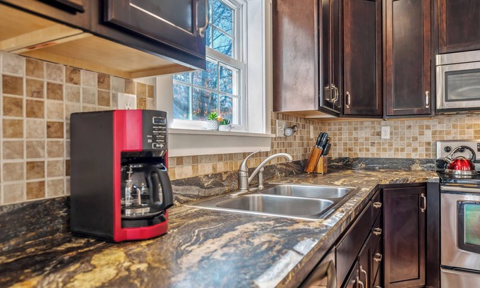 Berkeley Springs House | Guest Rated 10/10: Summerfield Cottage at Sleepy Creek