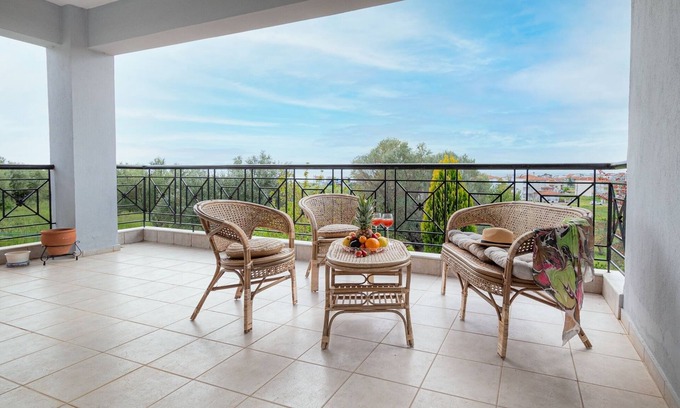 Nea Propontida House | Cozy Marisol House with Breakfast & Family-Friendly Amenities