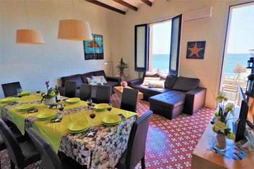 Masnou Apartment | Oceanfront Haven: Marisol Seaview & Beach Retreat