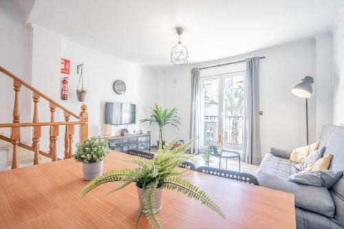 Poblats Maritims House | Cozy Casa de 3 Plantas with Terrace in Valencia Marina