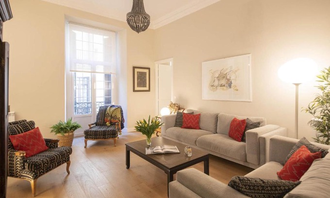 Old Town Apartment | Family-Friendly Retreat at Maritxu's Home - 4-Star Stay