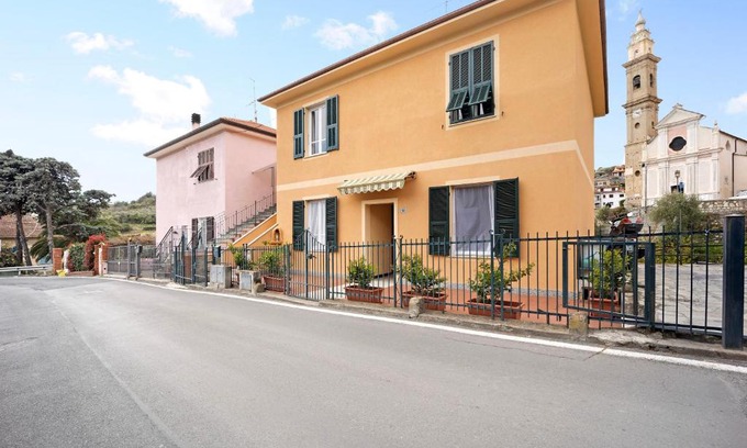 Artallo House | Family-Friendly Escape at Mariuccia with 8.3/10 Reviews