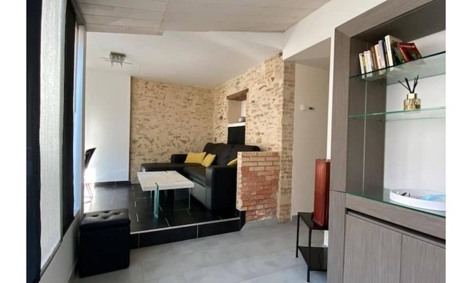 La Roche-sur-Yon House | Child-Friendly Retreat at Marjorie City Home - 8/10 Rating