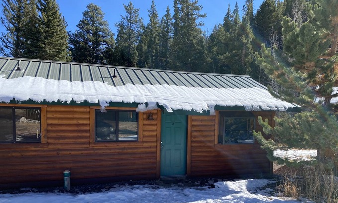 Mammoth Creek House | Marjos Cabin at the Lake