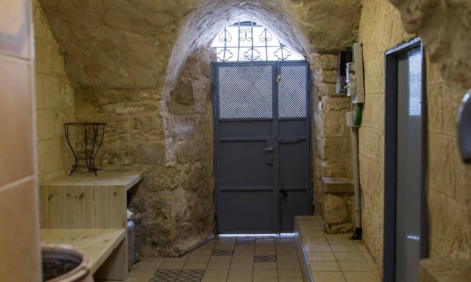 Old City Apartment | Pet-Friendly Mark House with Top Guest Rating of 9.8